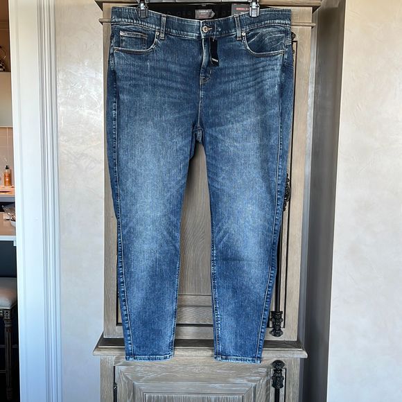 Torrid Jeans Feel the Fit Bombshell Skinny High Rise Premium Stretch 22R New - Picture 3 of 14